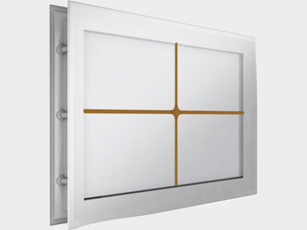 Окно акриловое 452 х 302, белое с раскладкой «крест» (арт. DH85627). Специальная конструкция обеспечивает плотное прилегание к полотну ворот, что защищает его от  промерзания и теплопотери. Стилистическая вставка в форме креста. Окантовка белого цвета.